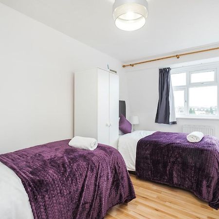 Spacious 3 Bed 1 Bath Hse W Guest Toilet W Parking Near Excel - E16 London Bagian luar foto