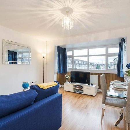 Spacious 3 Bed 1 Bath Hse W Guest Toilet W Parking Near Excel - E16 London Bagian luar foto
