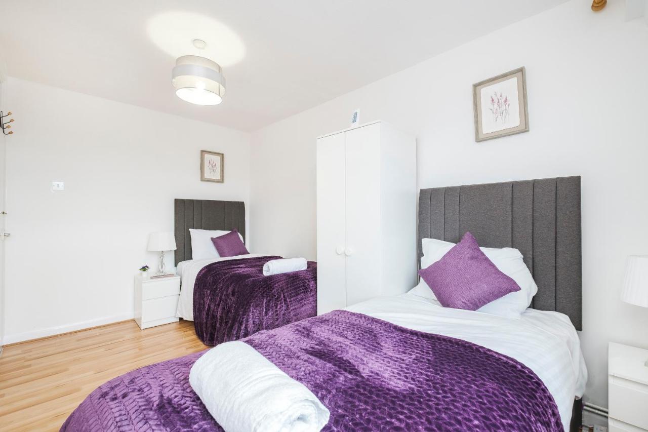 Spacious 3 Bed 1 Bath Hse W Guest Toilet W Parking Near Excel - E16 London Bagian luar foto