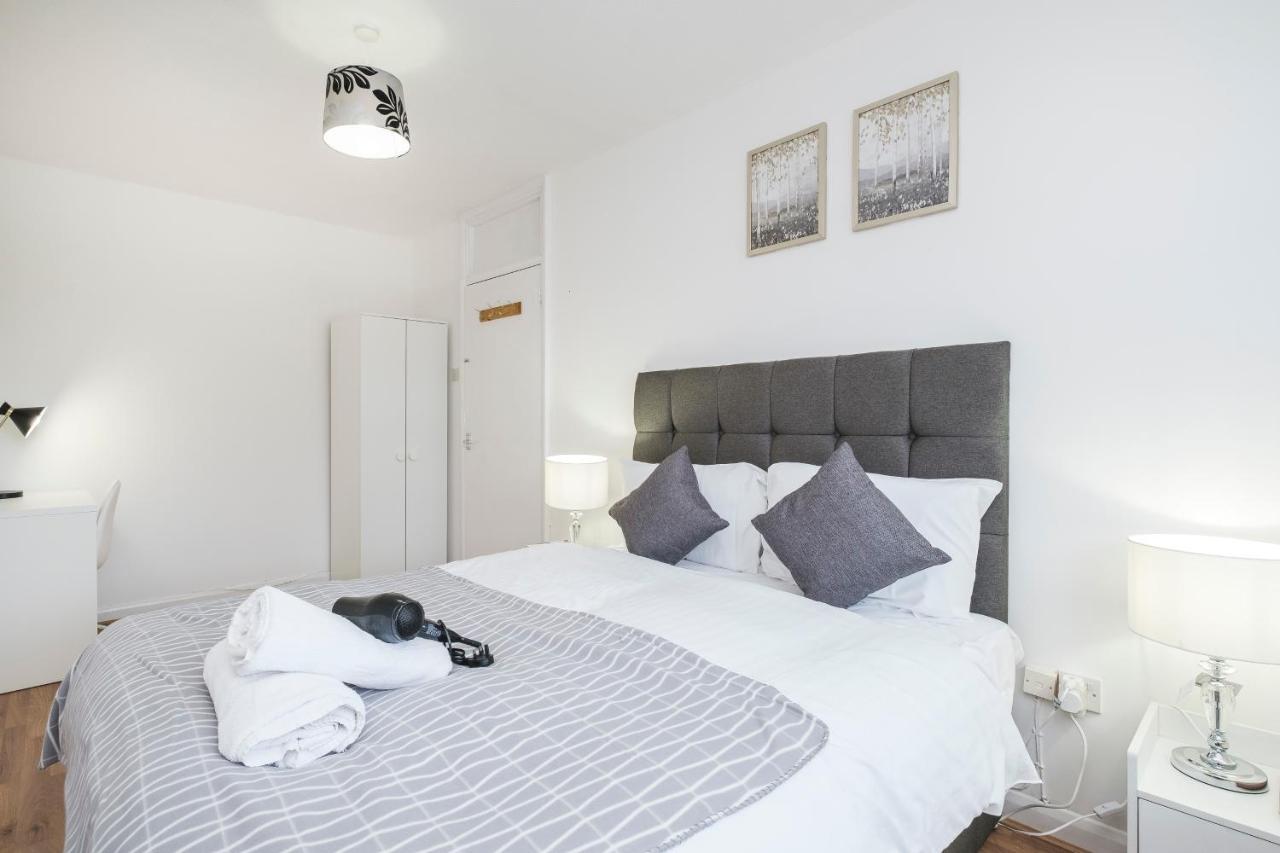 Spacious 3 Bed 1 Bath Hse W Guest Toilet W Parking Near Excel - E16 London Bagian luar foto