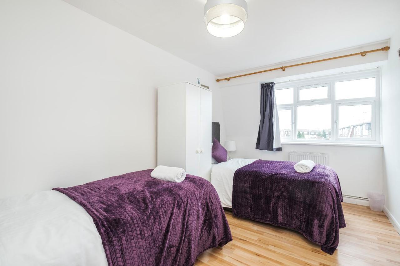 Spacious 3 Bed 1 Bath Hse W Guest Toilet W Parking Near Excel - E16 London Bagian luar foto