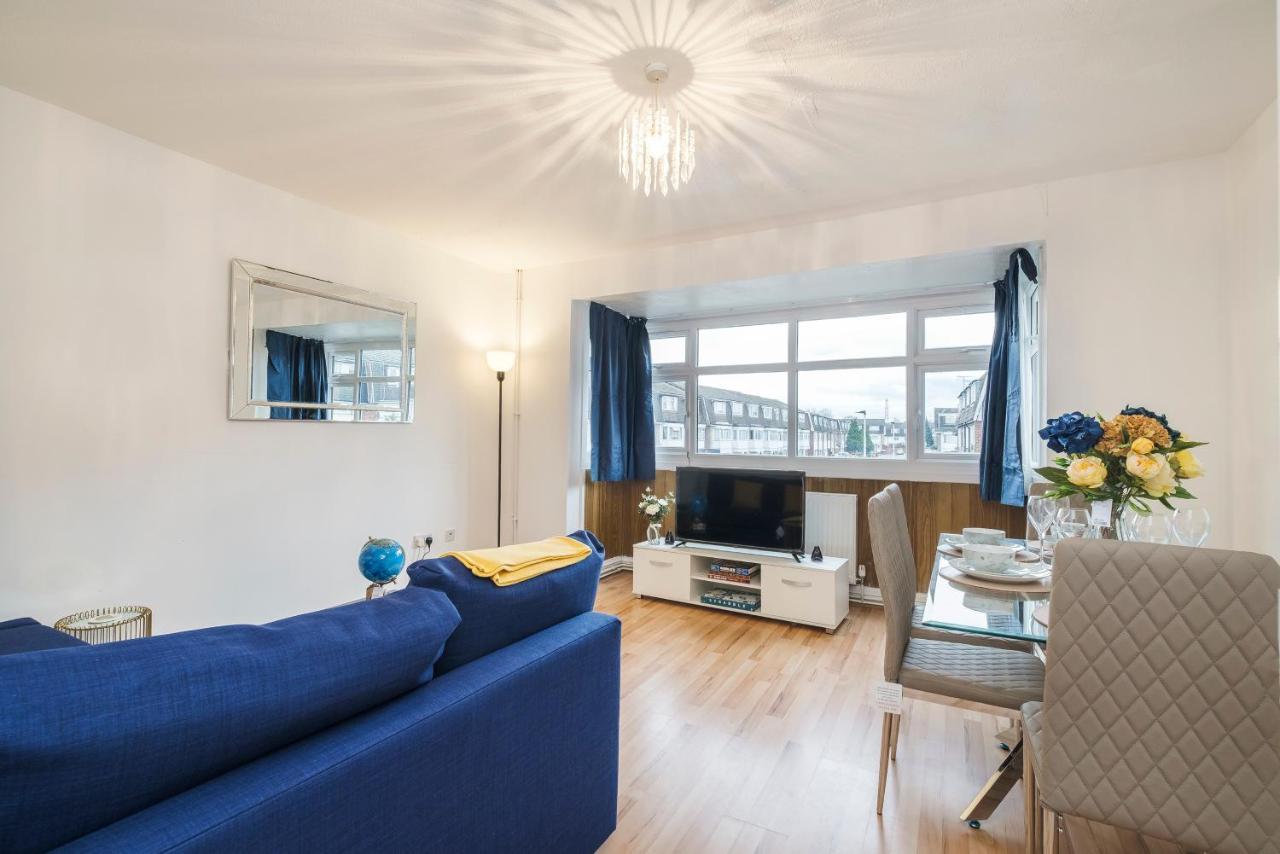 Spacious 3 Bed 1 Bath Hse W Guest Toilet W Parking Near Excel - E16 London Bagian luar foto