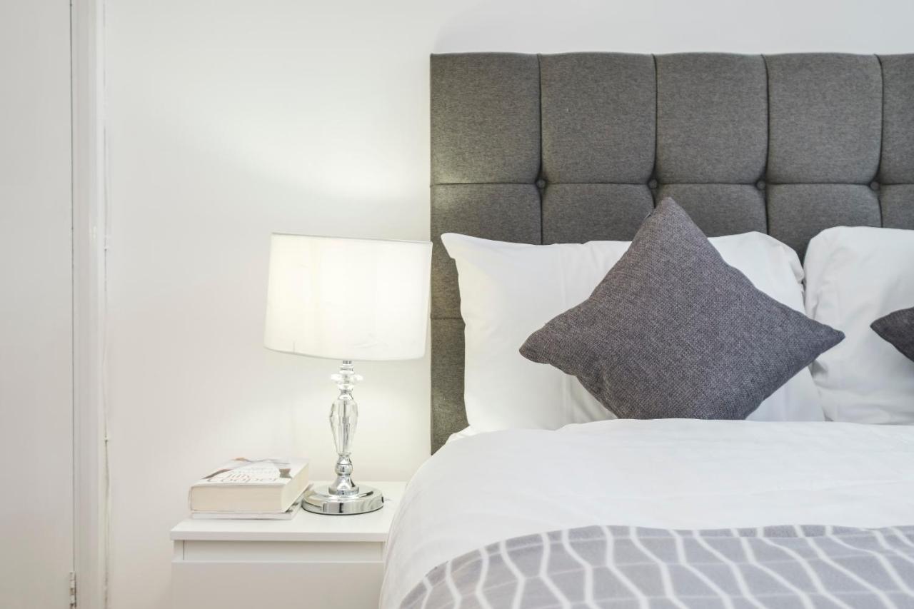 Spacious 3 Bed 1 Bath Hse W Guest Toilet W Parking Near Excel - E16 London Bagian luar foto