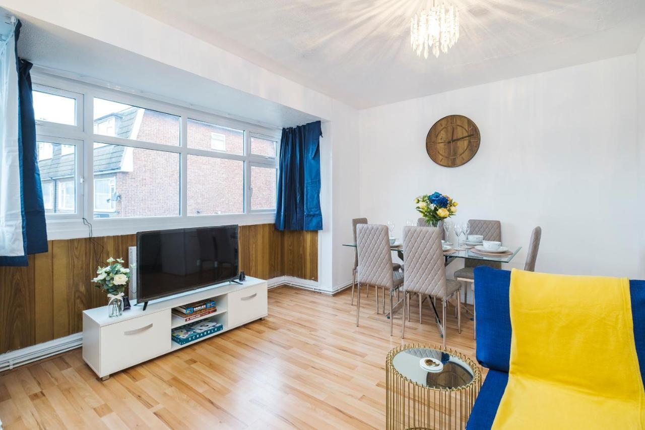 Spacious 3 Bed 1 Bath Hse W Guest Toilet W Parking Near Excel - E16 London Bagian luar foto